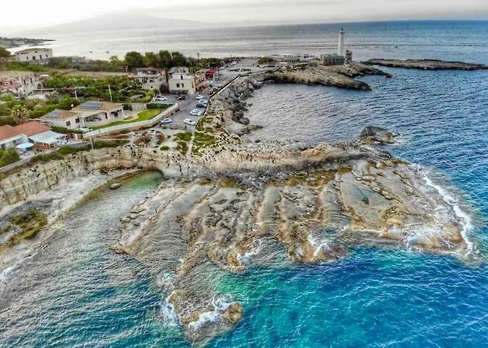 Nei Pressi Del Faro Di Augusta