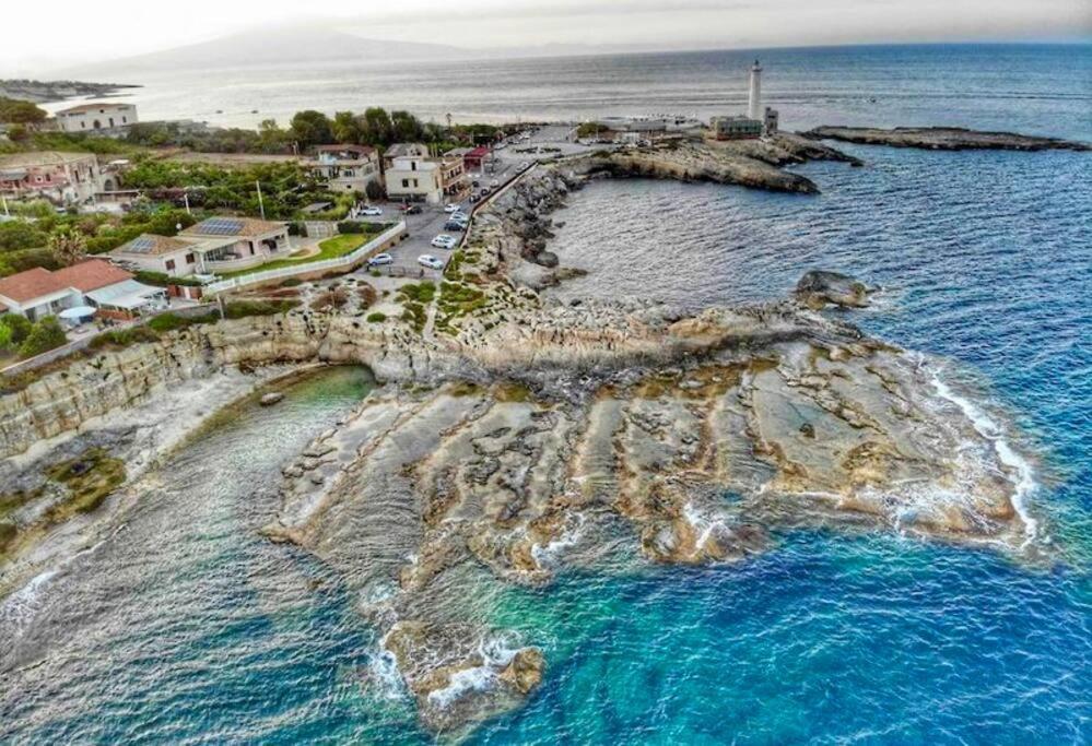 Nei Pressi Del Faro Di * Augusta